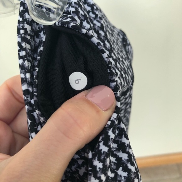 Lululemon Wunder Under Crops - Picture 4 of 4